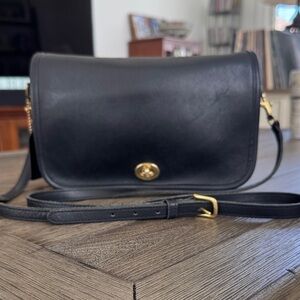 Coach vintage pocket purse #9755 in black, from 1997 in excellent condition